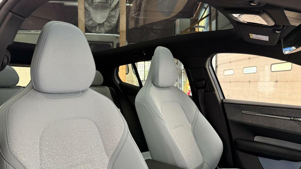 Volvo EX30 Single Motor Extended Range Ultra Sunroof, Harman  #36