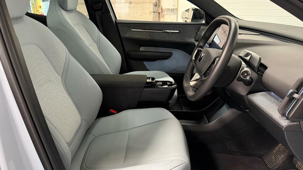 Volvo EX30 Single Motor Extended Range Ultra Sunroof, Harman  #21