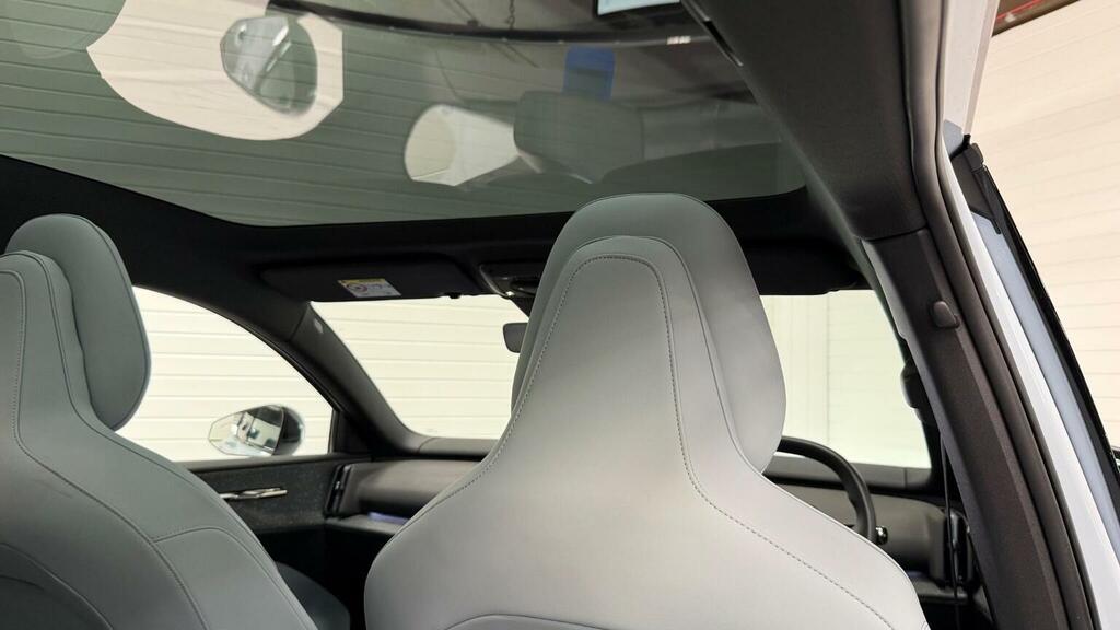 Volvo EX30 Single Motor Extended Range Ultra Sunroof, Harman  #38