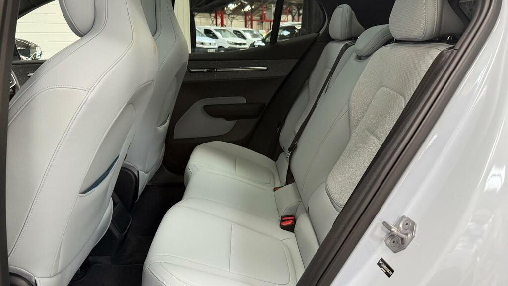 Volvo EX30 Single Motor Extended Range Ultra Sunroof, Harman  #47