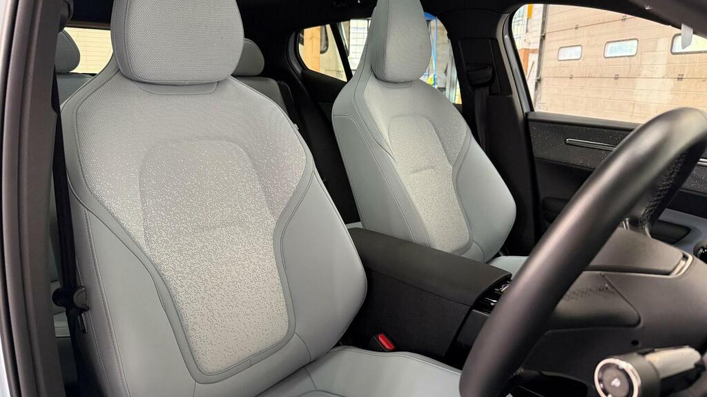 Volvo EX30 Single Motor Extended Range Ultra Sunroof, Harman  #19