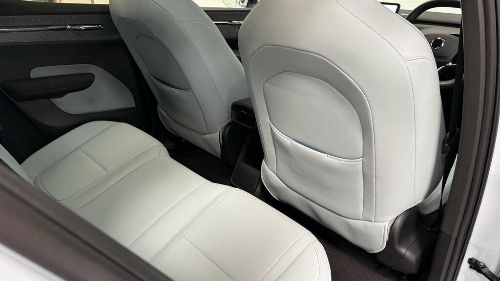 Volvo EX30 Single Motor Extended Range Ultra Sunroof, Harman  #37