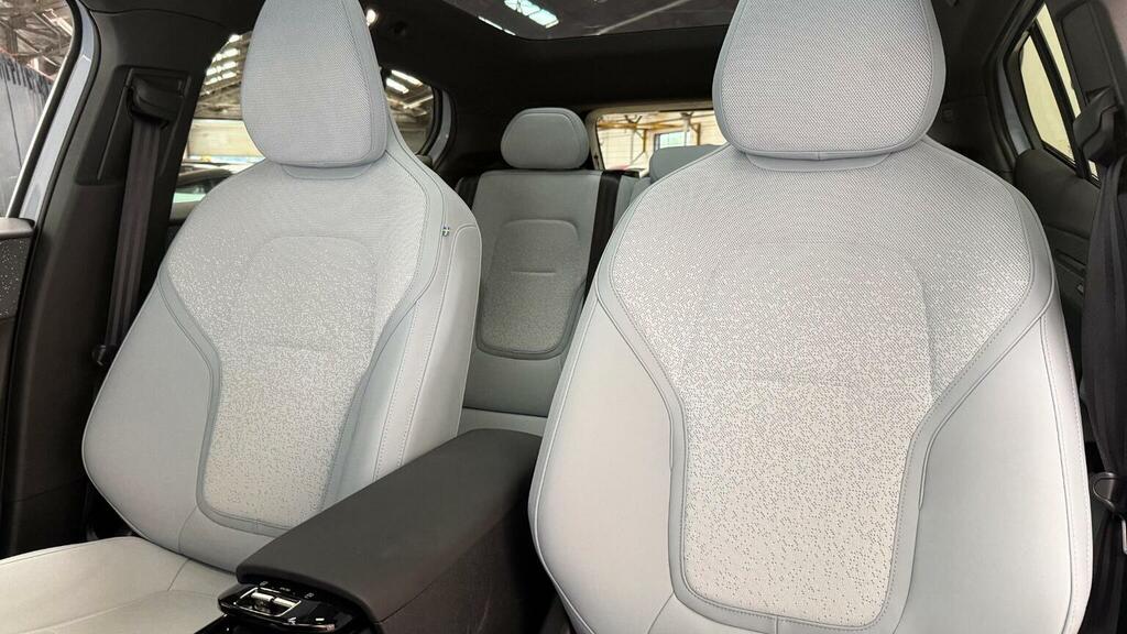Volvo EX30 Single Motor Extended Range Ultra Sunroof, Harman  #56