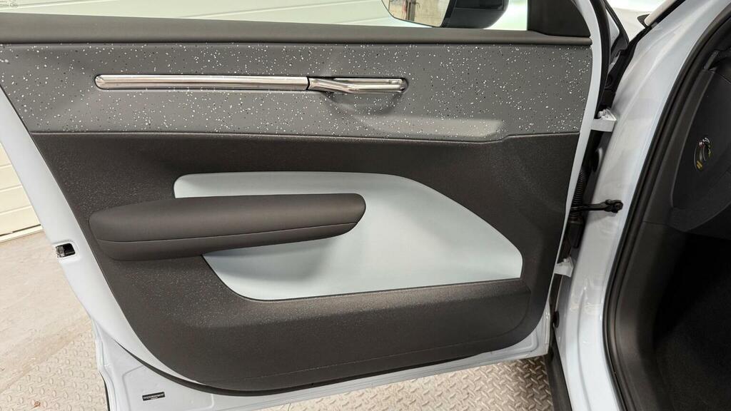 Volvo EX30 Single Motor Extended Range Ultra Sunroof, Harman  #55