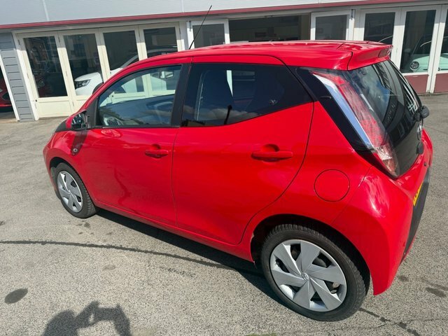 Toyota Aygo 1.0 Vvt-i X-play Hatchback Euro Red