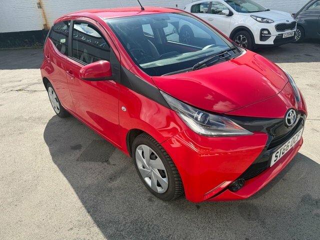 Toyota Aygo 1.0 Vvt-i X-play Hatchback Euro Red #4