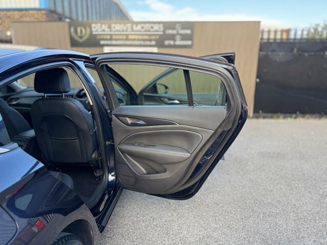 Vauxhall Insignia 2L Se Nav Black #11