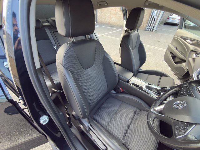 Vauxhall Insignia 2L Se Nav Black #17
