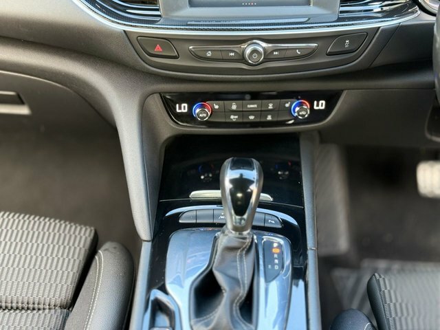 Vauxhall Insignia 2L Se Nav Black #24
