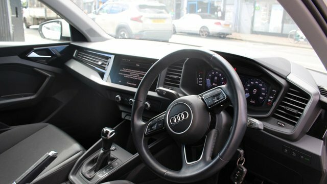 Audi A1 1.0 Tfsi 25 Technik Sportback S Tronic White #4