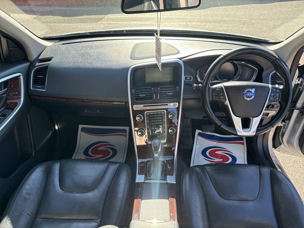 Volvo XC60 2.4L Se Lux Silver #4