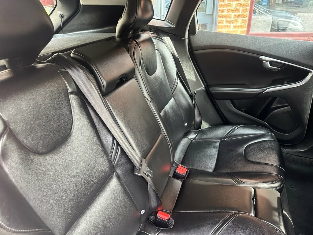 Volvo V40 Momentum Blue #17