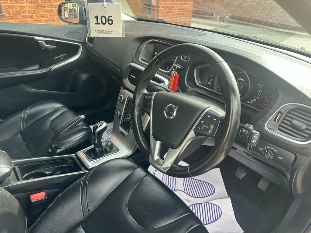 Volvo V40 Momentum Blue #19