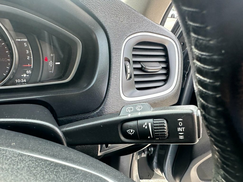 Volvo V40 Momentum Blue #36