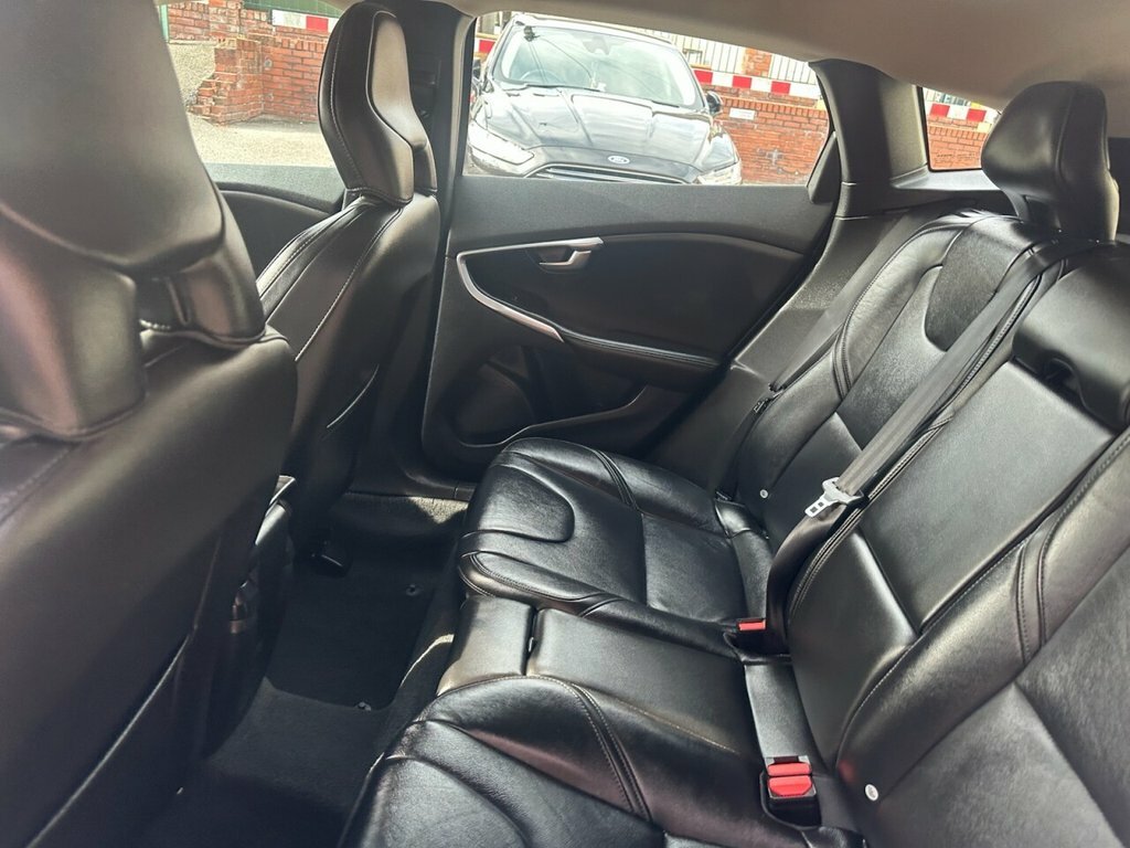 Volvo V40 Momentum Blue #11