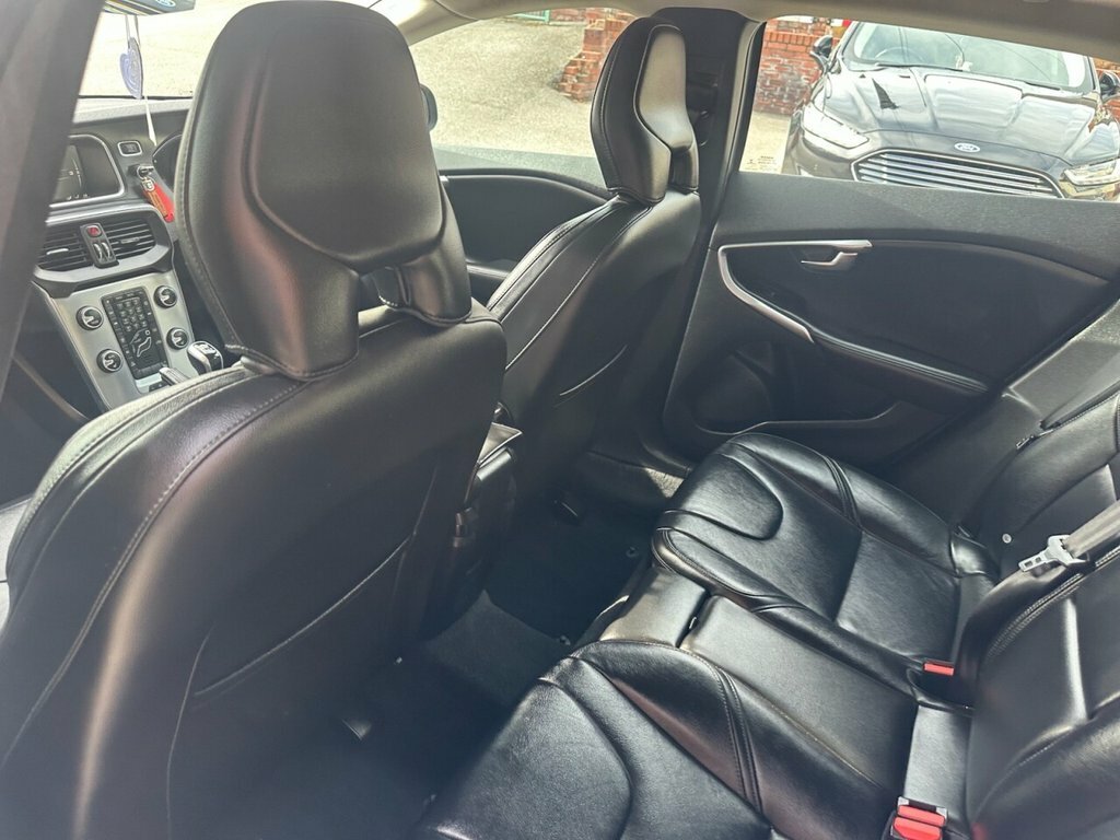 Volvo V40 Momentum Blue #10