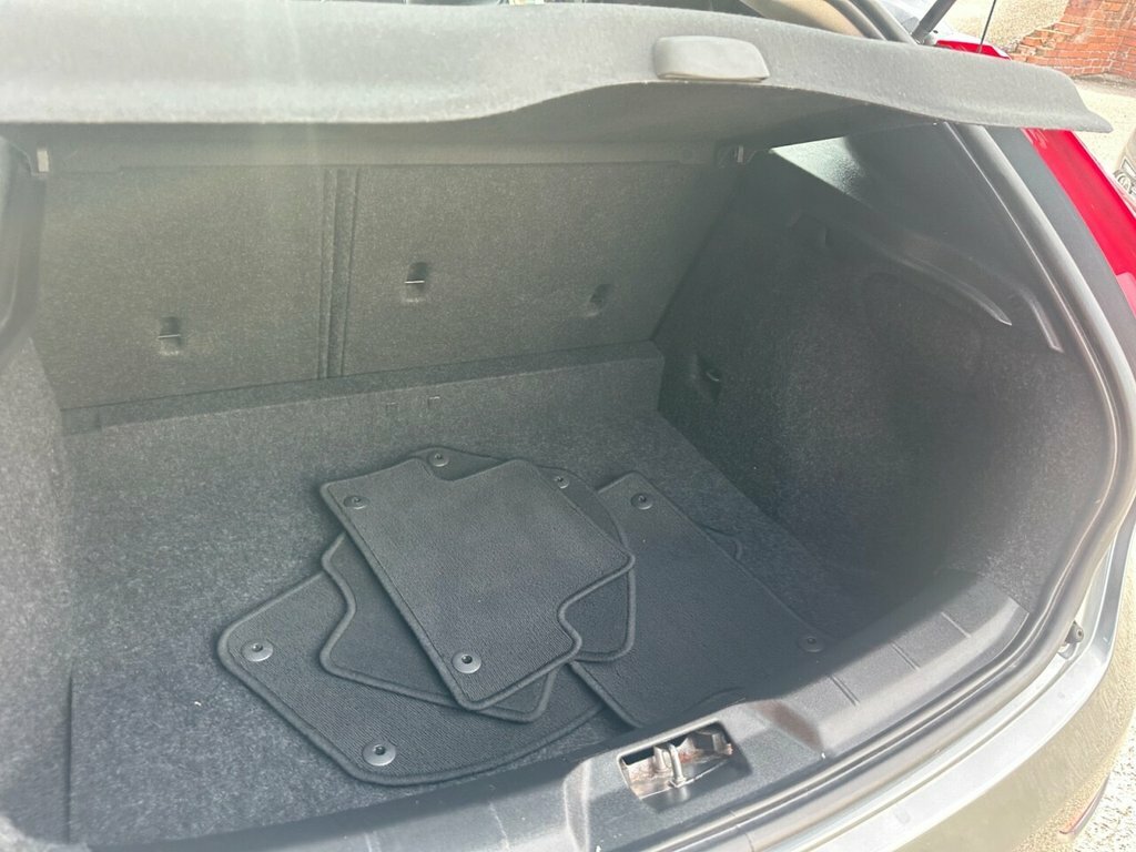 Volvo V40 Momentum Blue #14