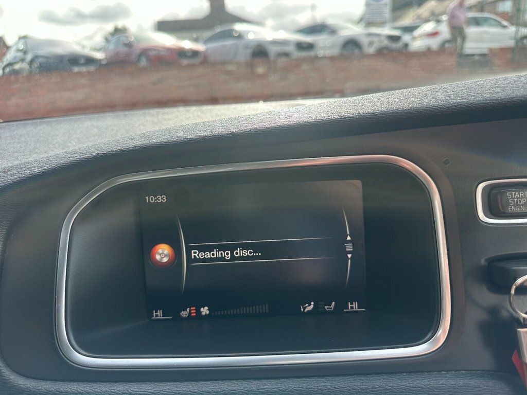 Volvo V40 Momentum Blue #26