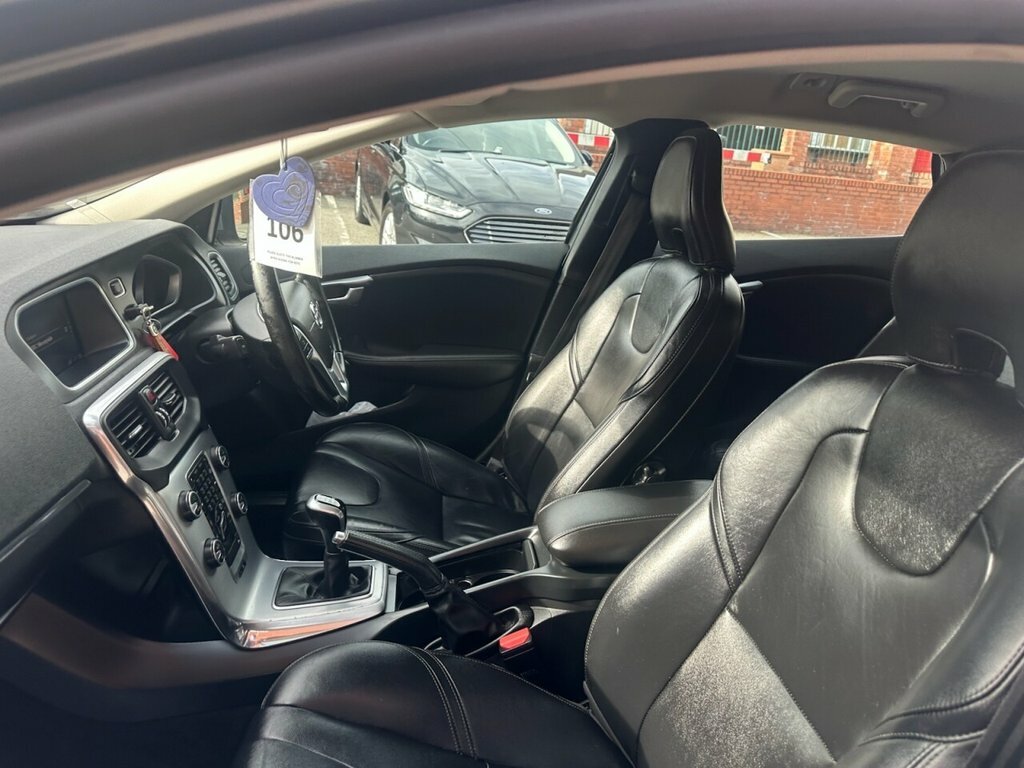 Volvo V40 Momentum Blue #9