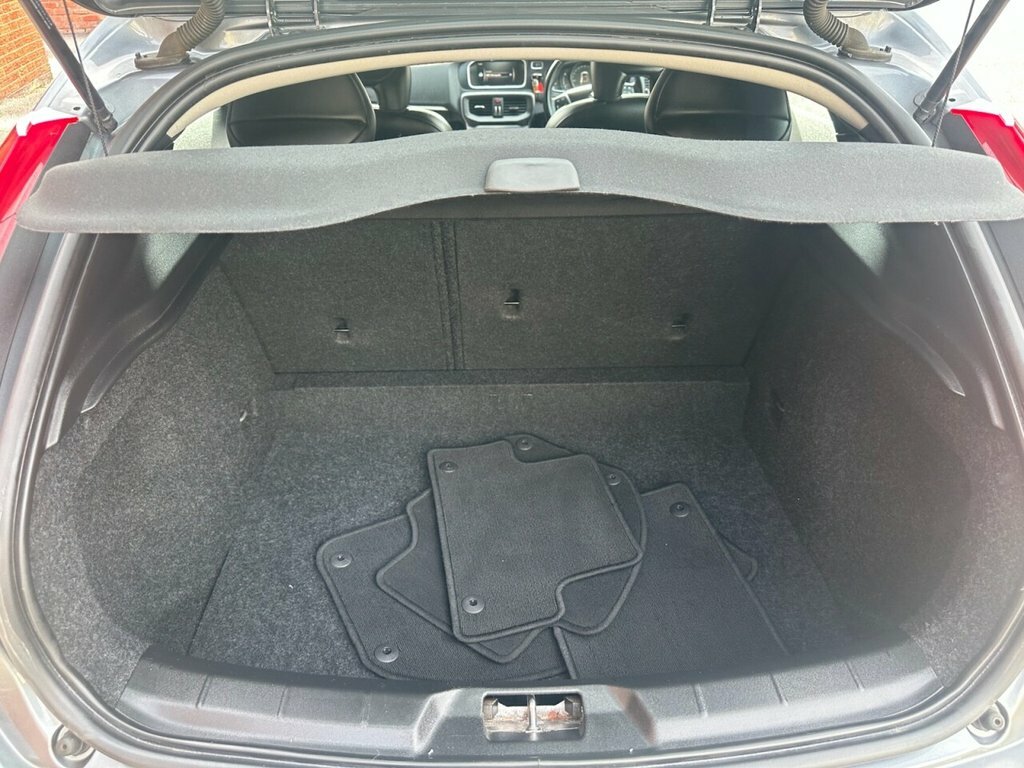 Volvo V40 Momentum Blue #13