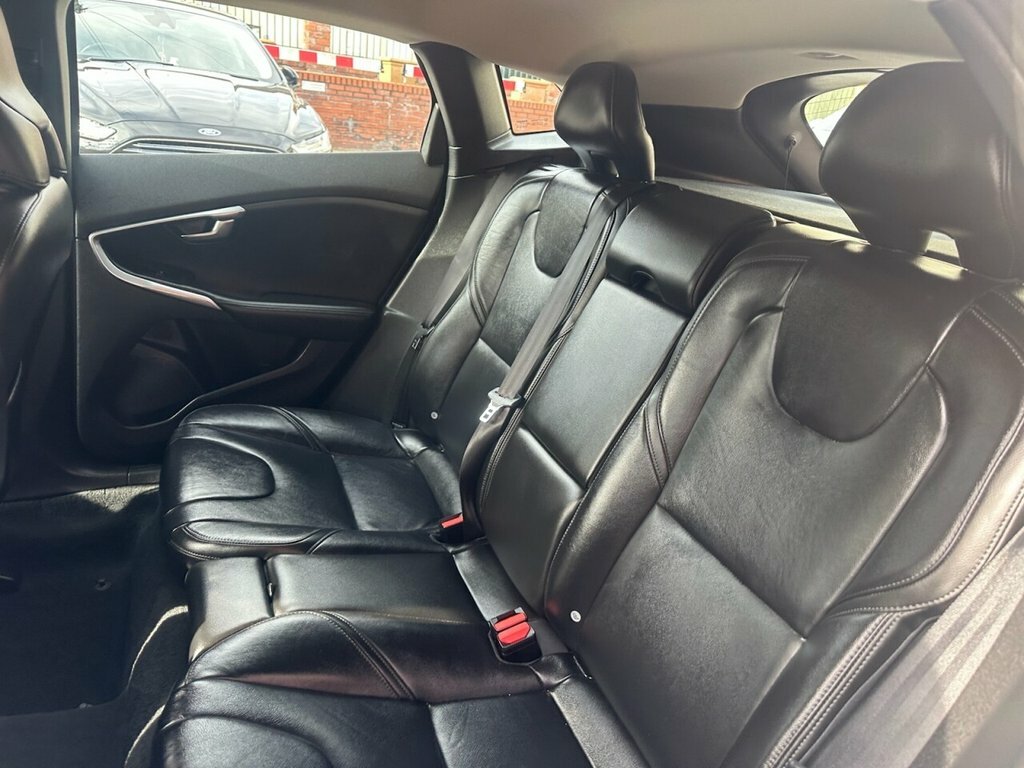 Volvo V40 Momentum Blue #12