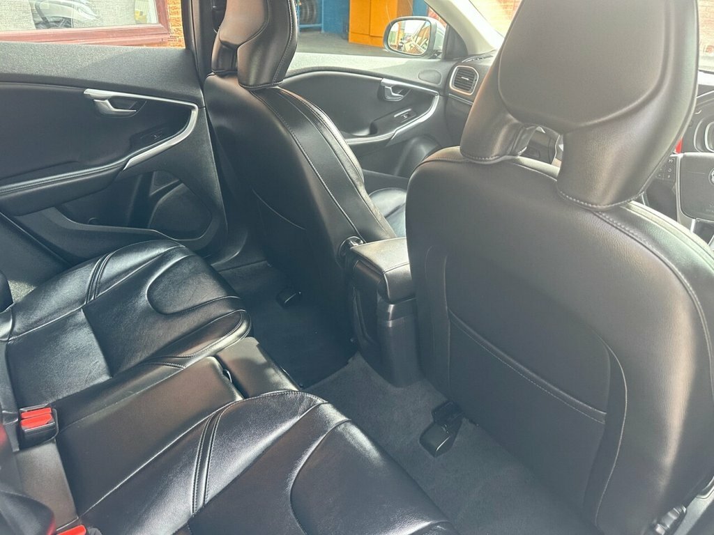 Volvo V40 Momentum Blue #18