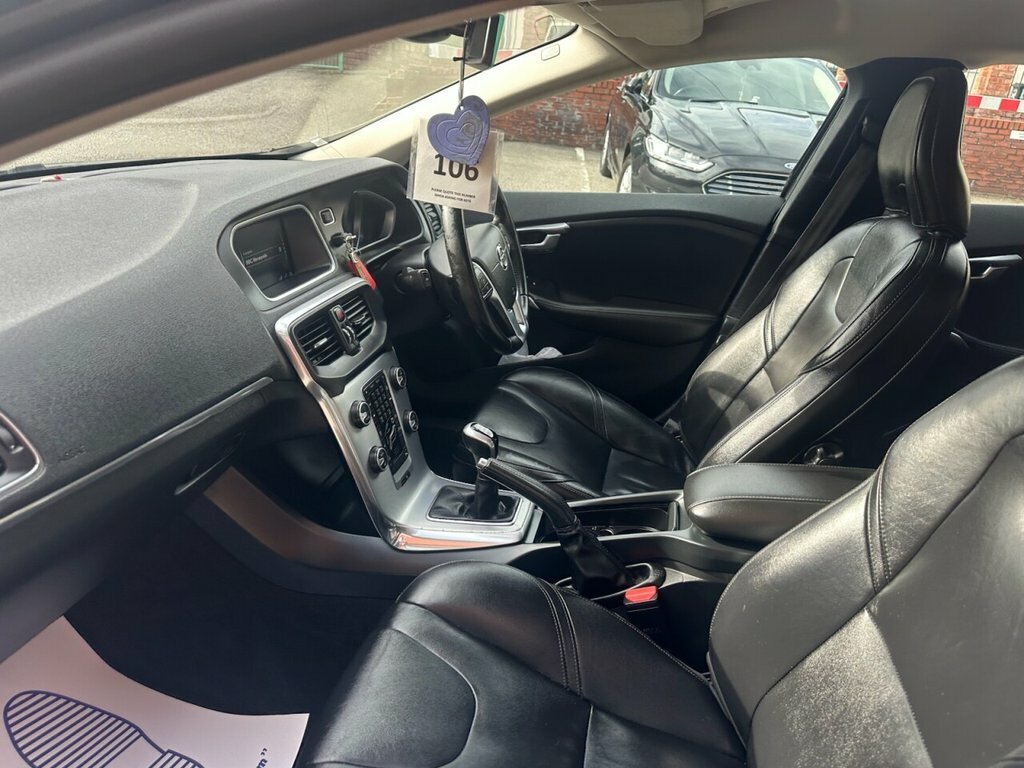 Volvo V40 Momentum Blue #8