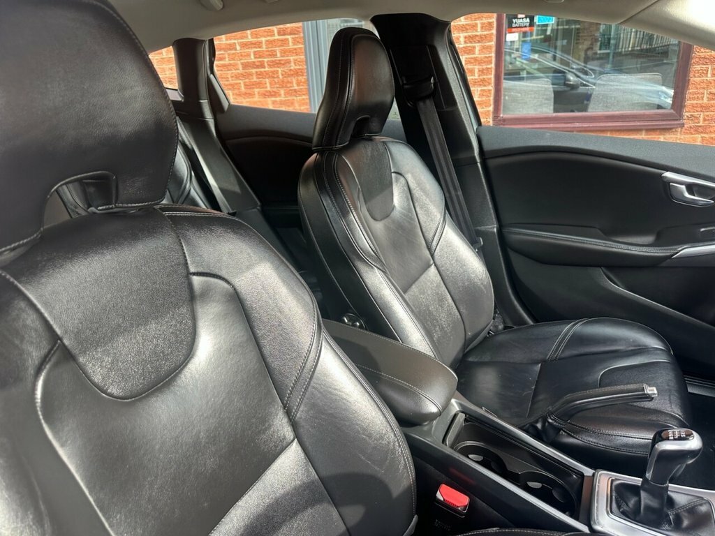 Volvo V40 Momentum Blue #21