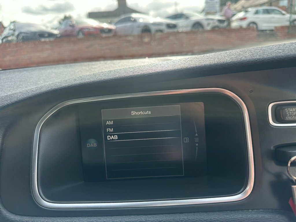 Volvo V40 Momentum Blue #25