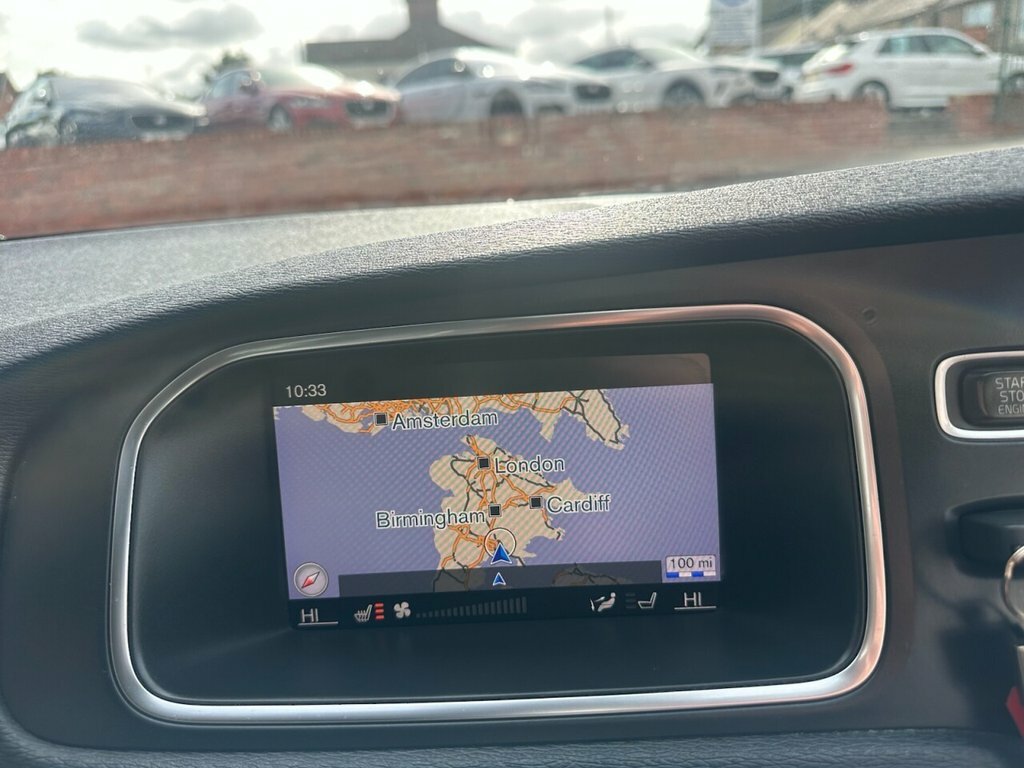 Volvo V40 Momentum Blue #24