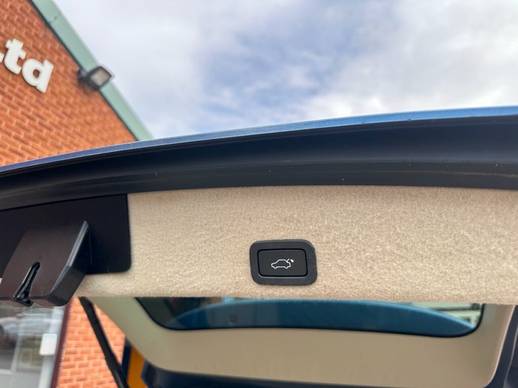 Volvo XC60 2.4L R-design Nav Grey #23