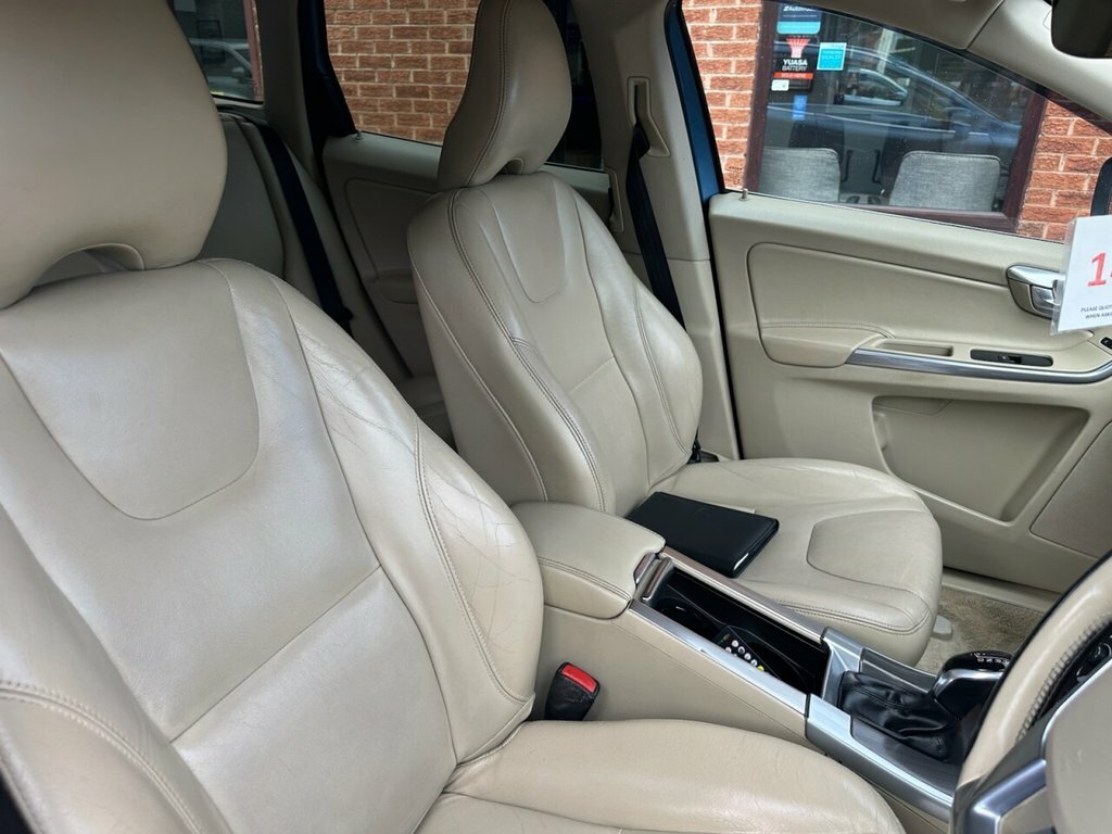 Volvo XC60 2.4L R-design Nav Grey #27