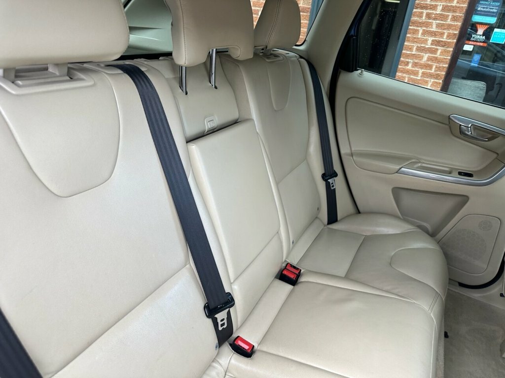 Volvo XC60 2.4L R-design Nav Grey #26