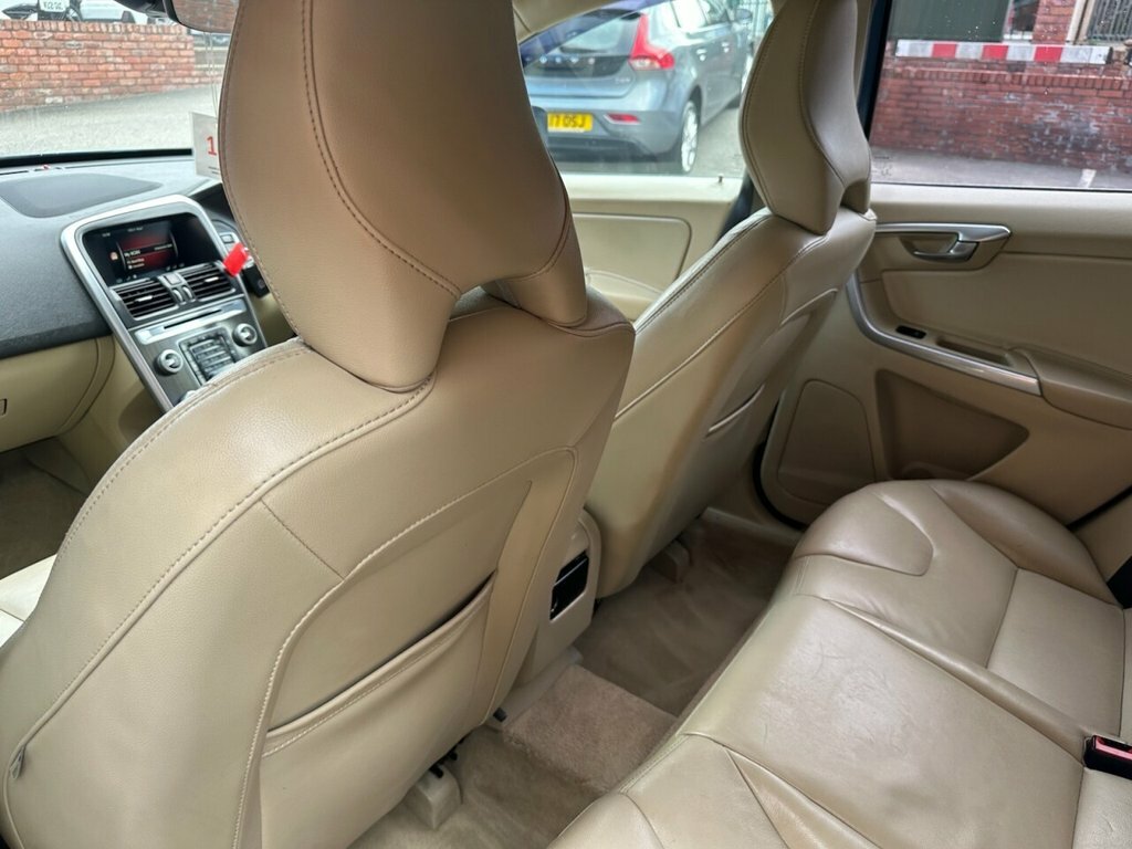 Volvo XC60 2.4L R-design Nav Grey #15