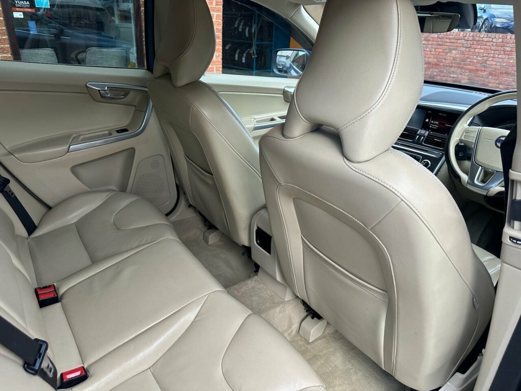 Volvo XC60 2.4L R-design Nav Grey #24