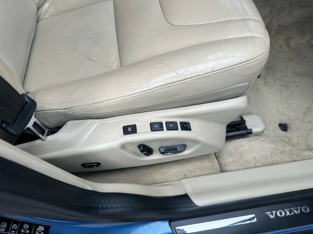 Volvo XC60 2.4L R-design Nav Grey #29