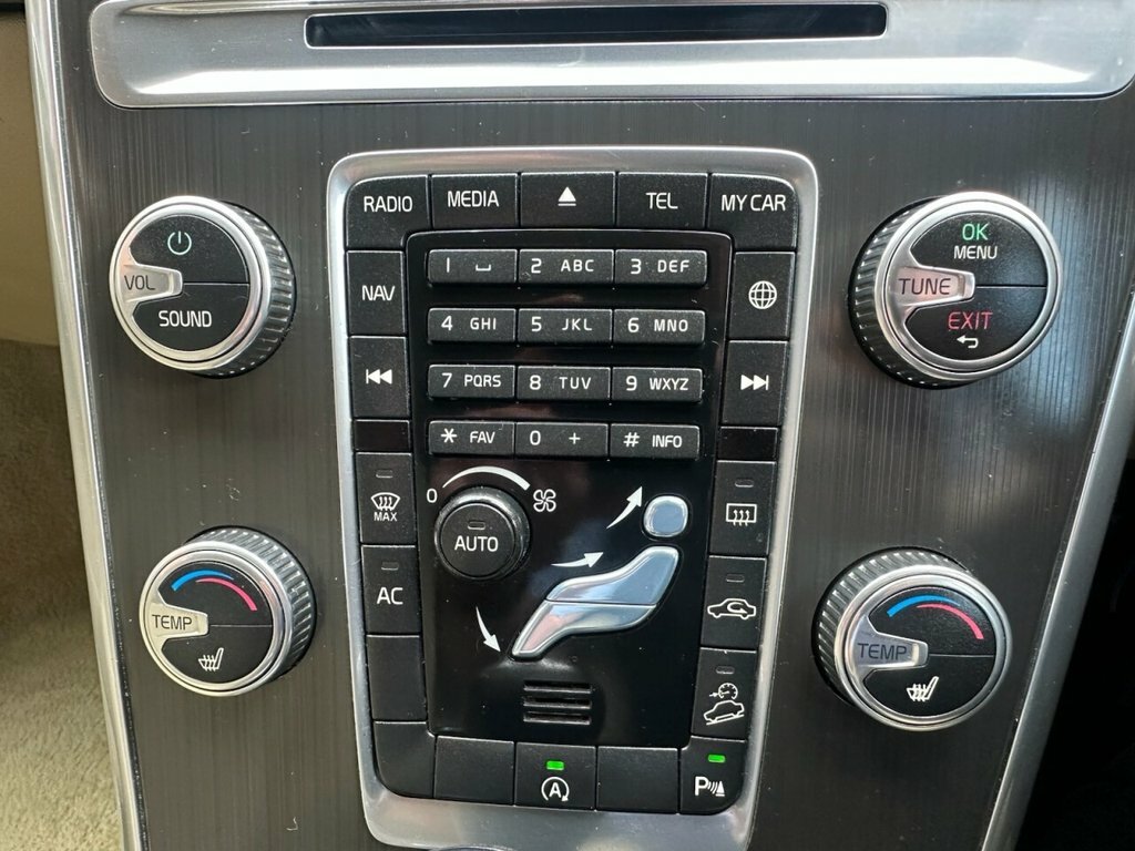 Volvo XC60 2.4L R-design Nav Grey #36