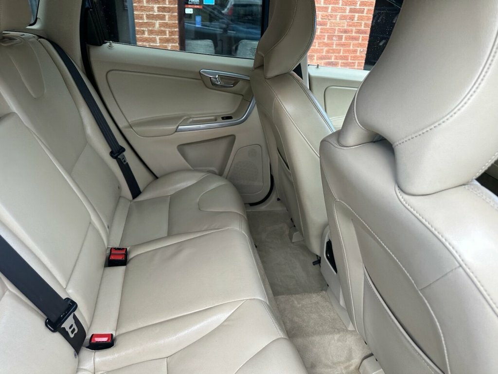 Volvo XC60 2.4L R-design Nav Grey #22