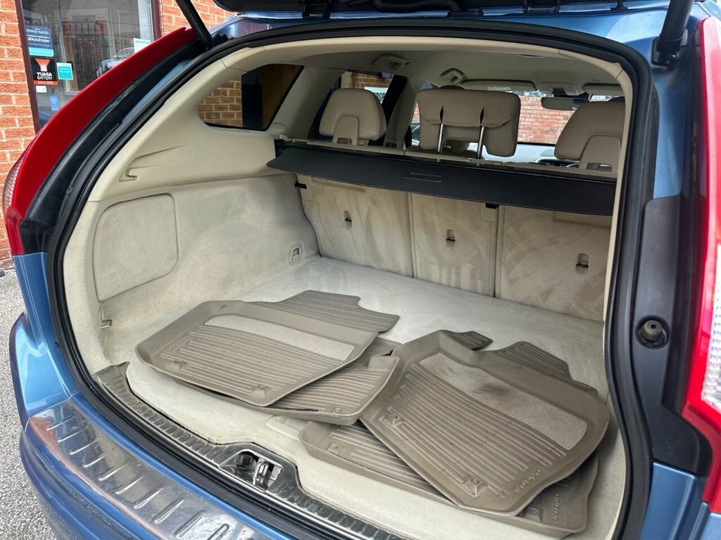 Volvo XC60 2.4L R-design Nav Grey #19