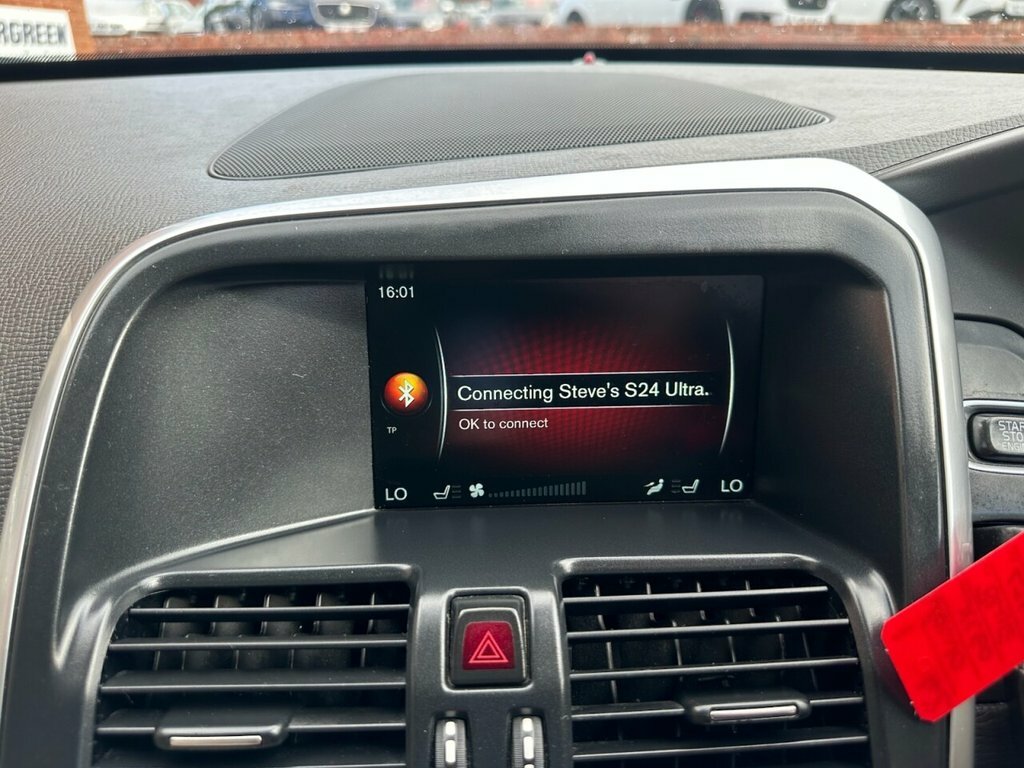 Volvo XC60 2.4L R-design Nav Grey #43