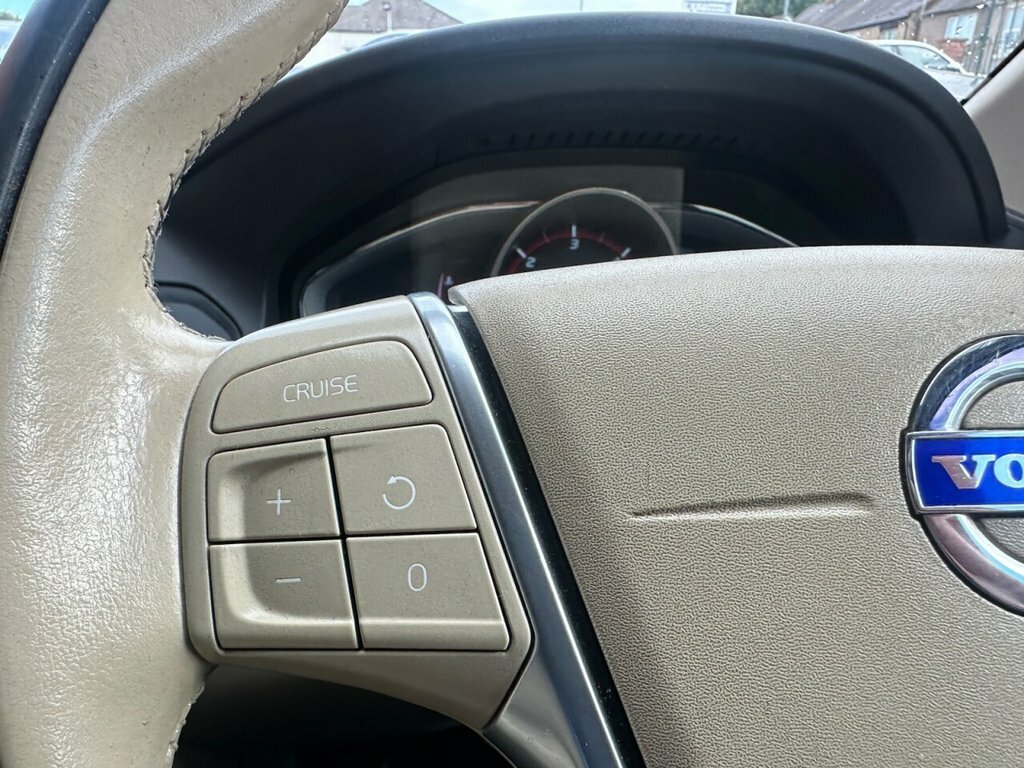 Volvo XC60 2.4L R-design Nav Grey #33