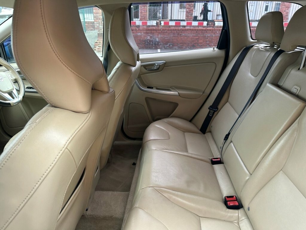 Volvo XC60 2.4L R-design Nav Grey #16