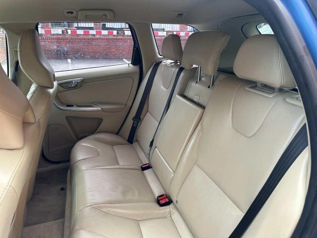 Volvo XC60 2.4L R-design Nav Grey #17