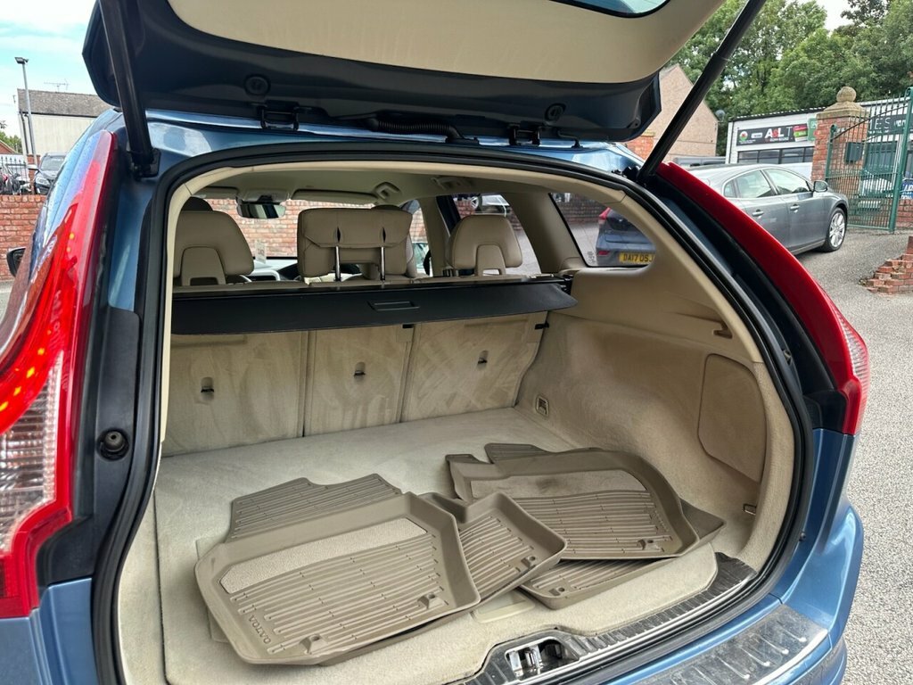 Volvo XC60 2.4L R-design Nav Grey #20