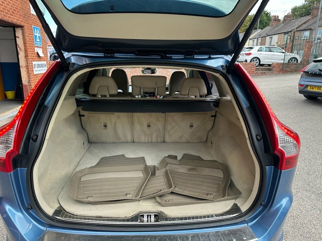 Volvo XC60 2.4L R-design Nav Grey #18