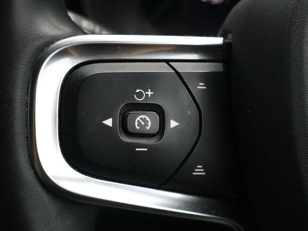 Volvo XC40 R-design D3 #32