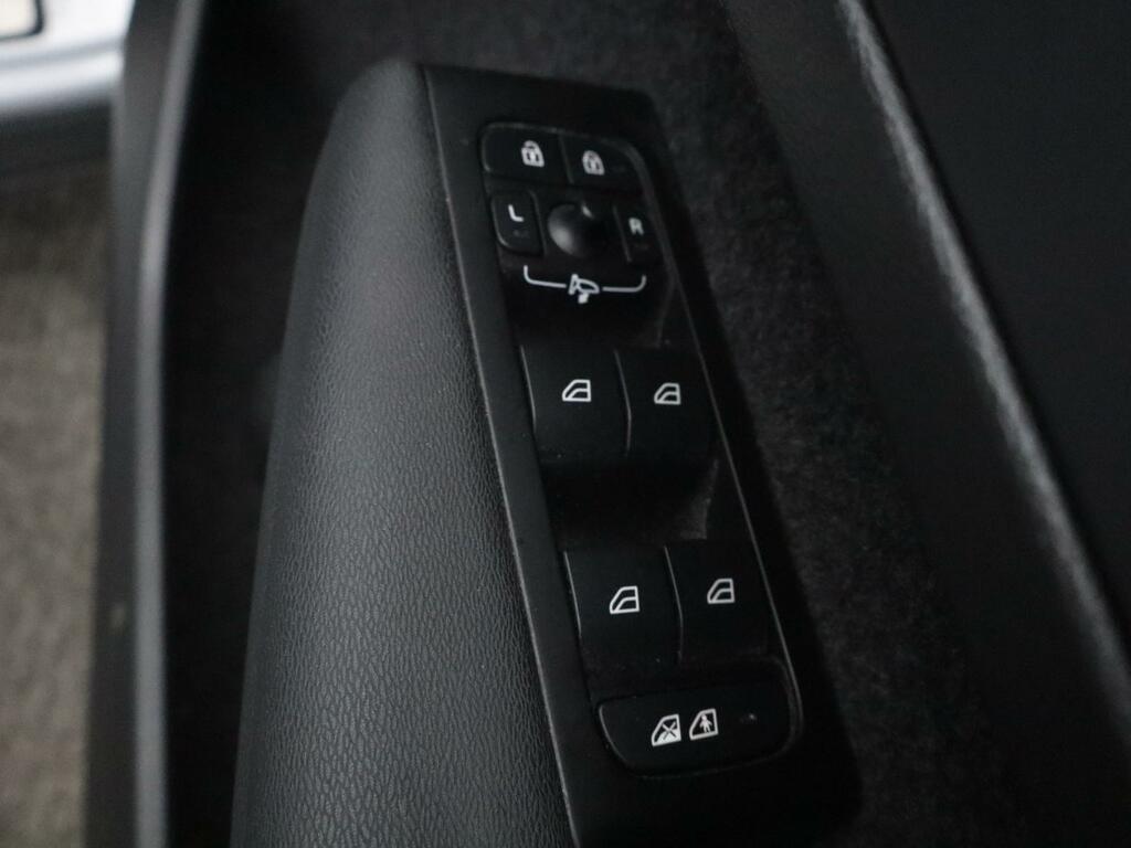 Volvo XC40 R-design D3 #25