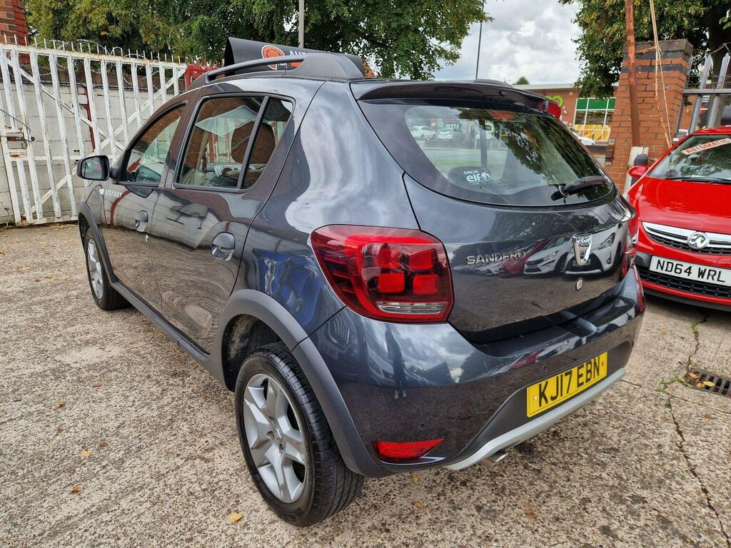 Dacia Sandero Stepway 1.5 Dci Laureate Euro 6 Ss KJ17EBN Grey #4