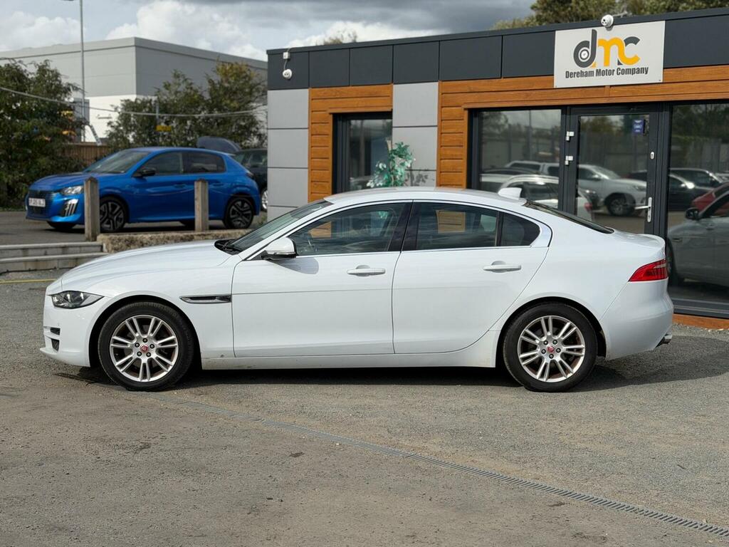 Jaguar XE 2.0D Prestige Euro 6 Ss White #2