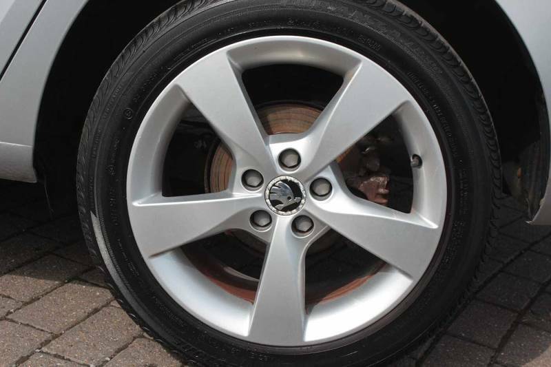 Skoda Rapid Spaceback 1.2 Tsi 105 Elegance - 2014 14 Silver #5